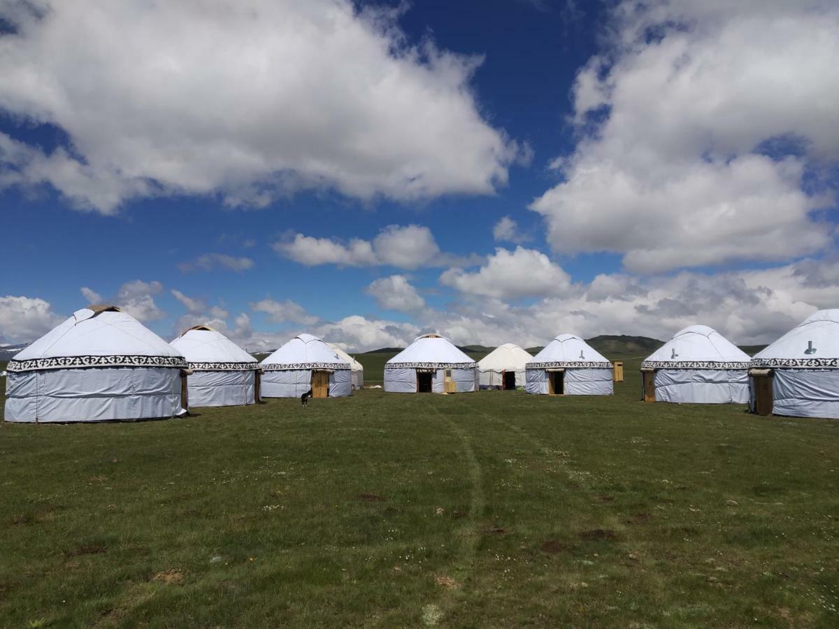 Yurt Camp Muras In Song Kol Lake Hotell Kochkor Exteriör bild