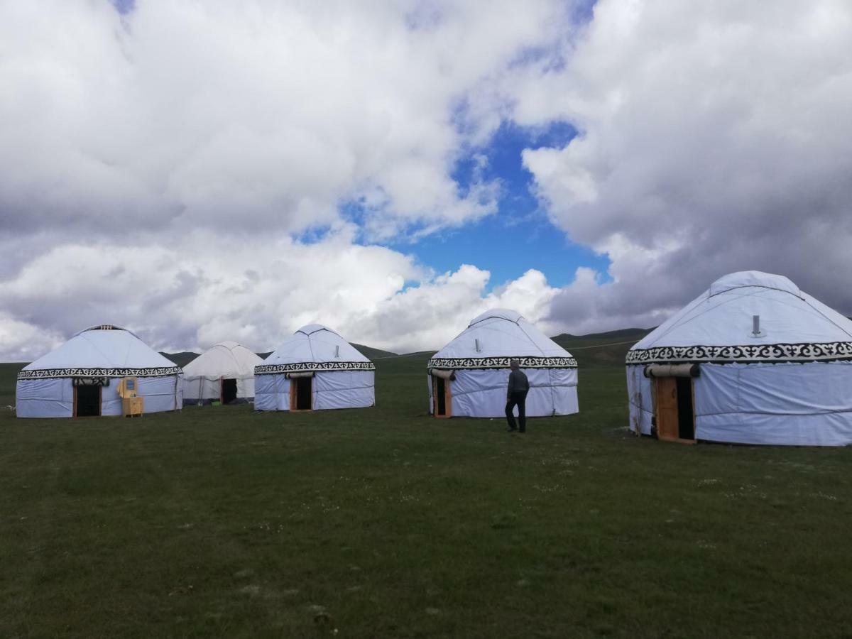 Yurt Camp Muras In Song Kol Lake Hotell Kochkor Exteriör bild