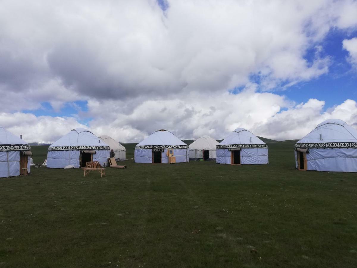 Yurt Camp Muras In Song Kol Lake Hotell Kochkor Exteriör bild