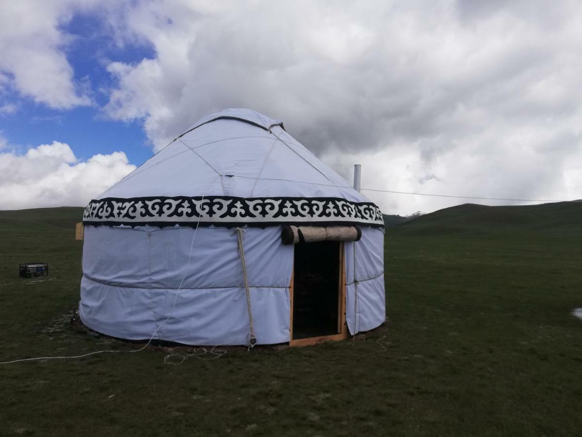 Yurt Camp Muras In Song Kol Lake Hotell Kochkor Exteriör bild