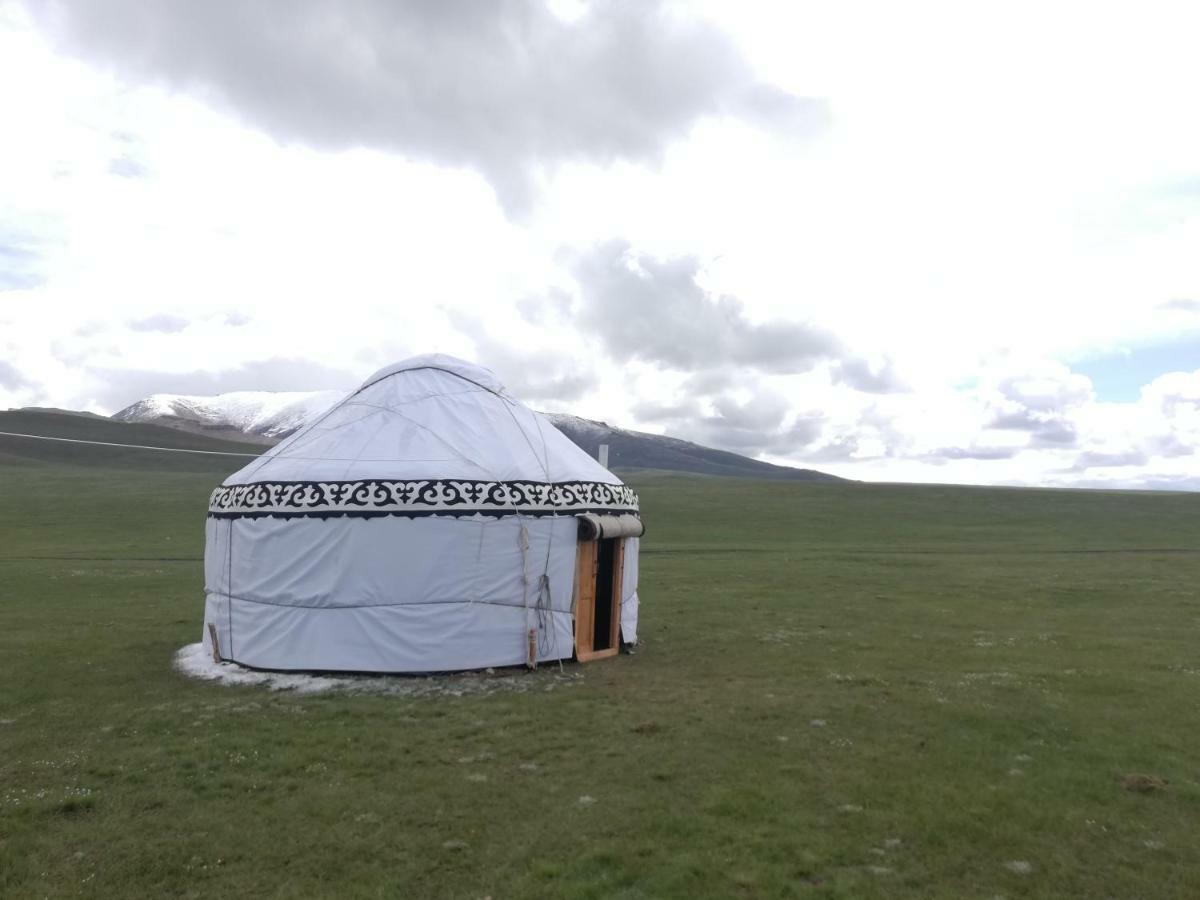 Yurt Camp Muras In Song Kol Lake Hotell Kochkor Exteriör bild