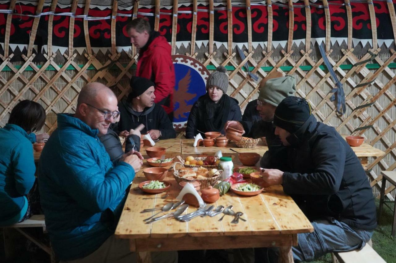 Yurt Camp Muras In Song Kol Lake Hotell Kochkor Exteriör bild